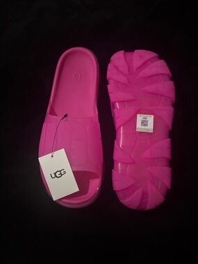 UGG jelly slides brand new in box never worn size 10, summer ready!